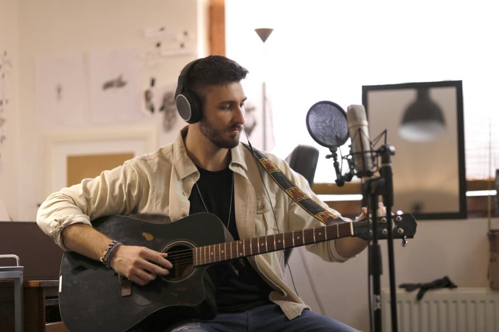 Spotify y Universal Music firman un acuerdo que permite versiones y remixes de IA hechos por fans